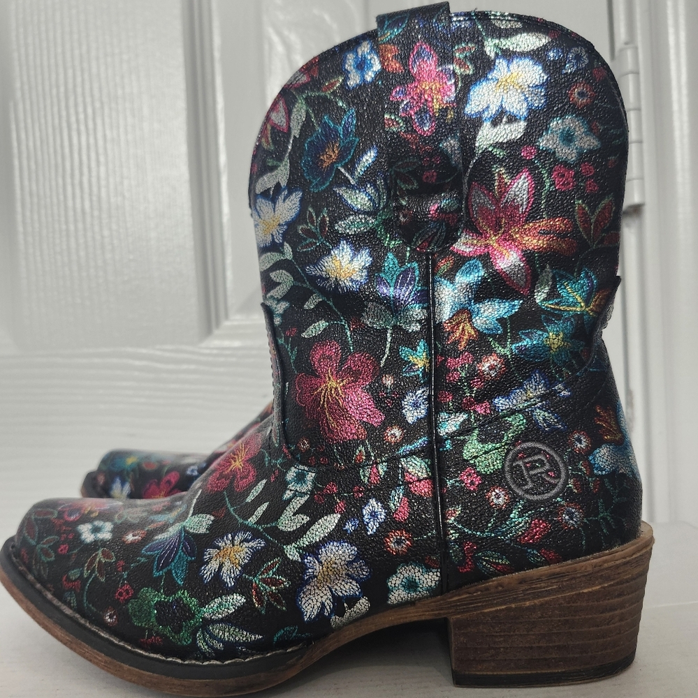 EUC Women's ROPER Ingrid Floral Snip Toe Boots Size 5